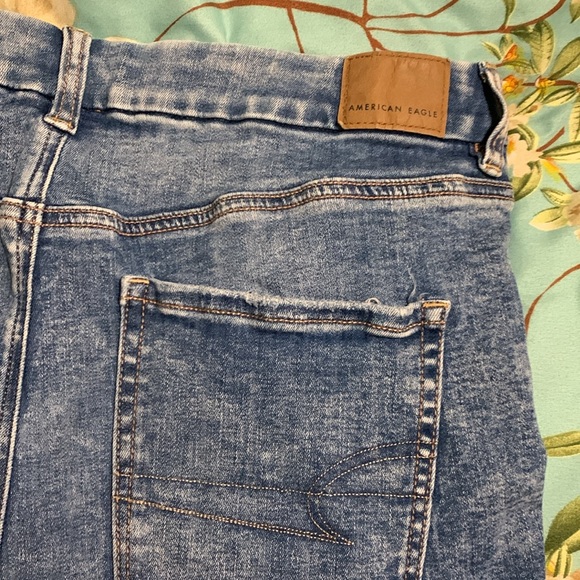 Blue distressed American Eagle high-waisted shorts - Picture 3 of 6